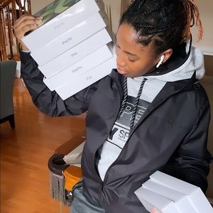 Meet your Posher, Laila